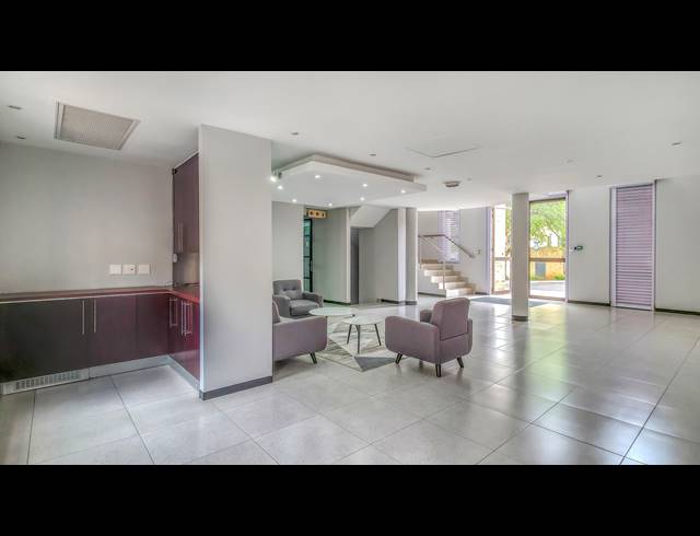 86M² BUSINESS CENTRE TO LET IN SUNNINGHILL